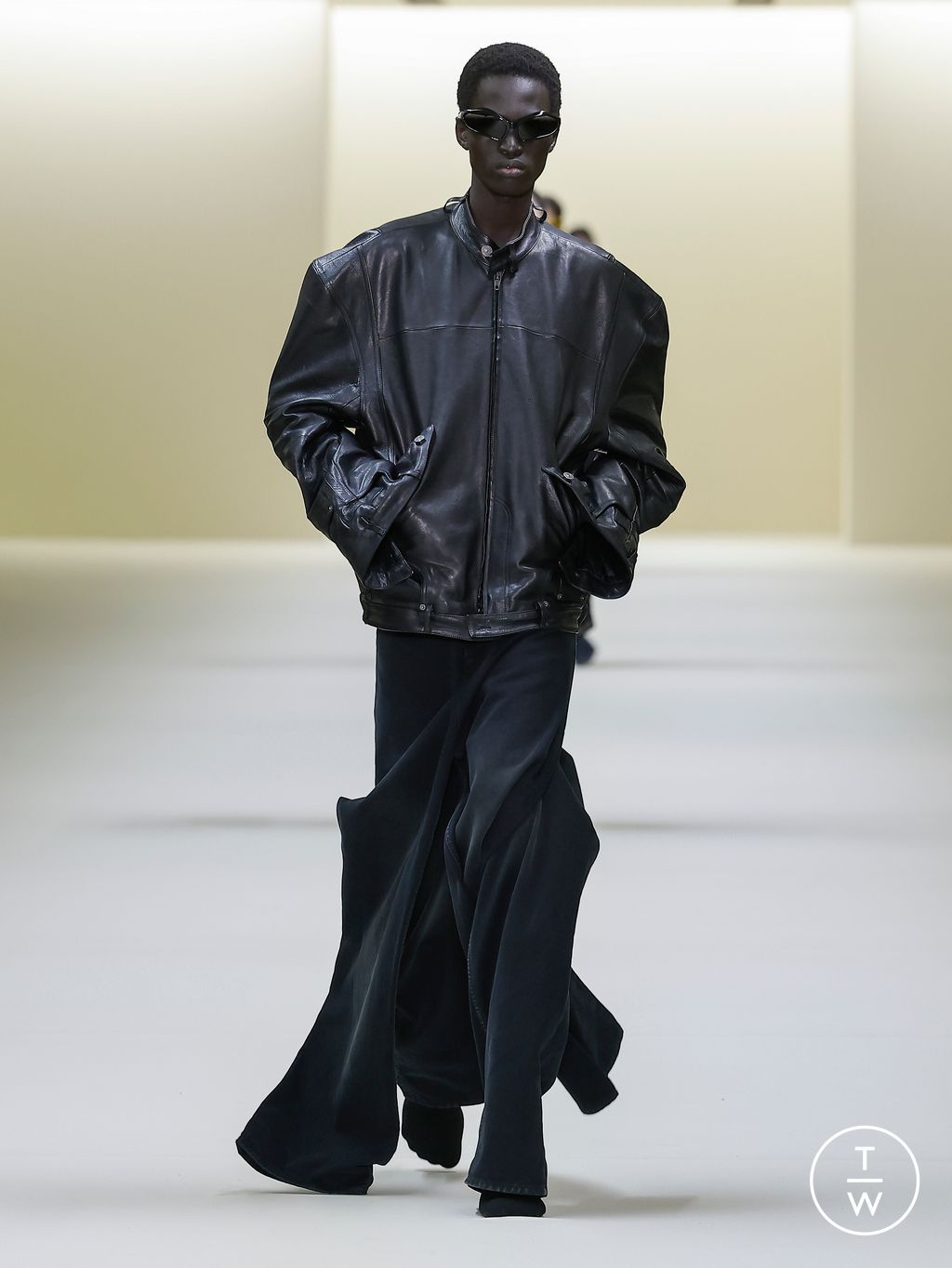 Fashion Week Paris Fall/Winter 2023 look 14 de la collection Balenciaga womenswear