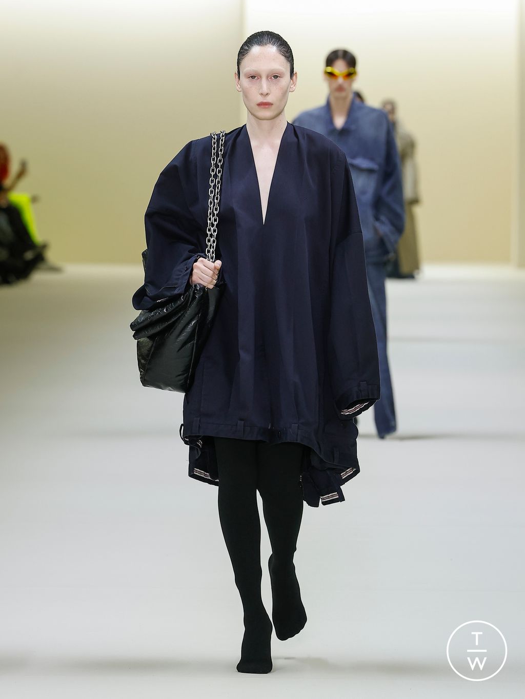 Fashion Week Paris Fall/Winter 2023 look 15 from the Balenciaga collection womenswear