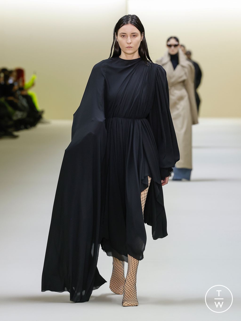 Fashion Week Paris Fall/Winter 2023 look 17 from the Balenciaga collection womenswear