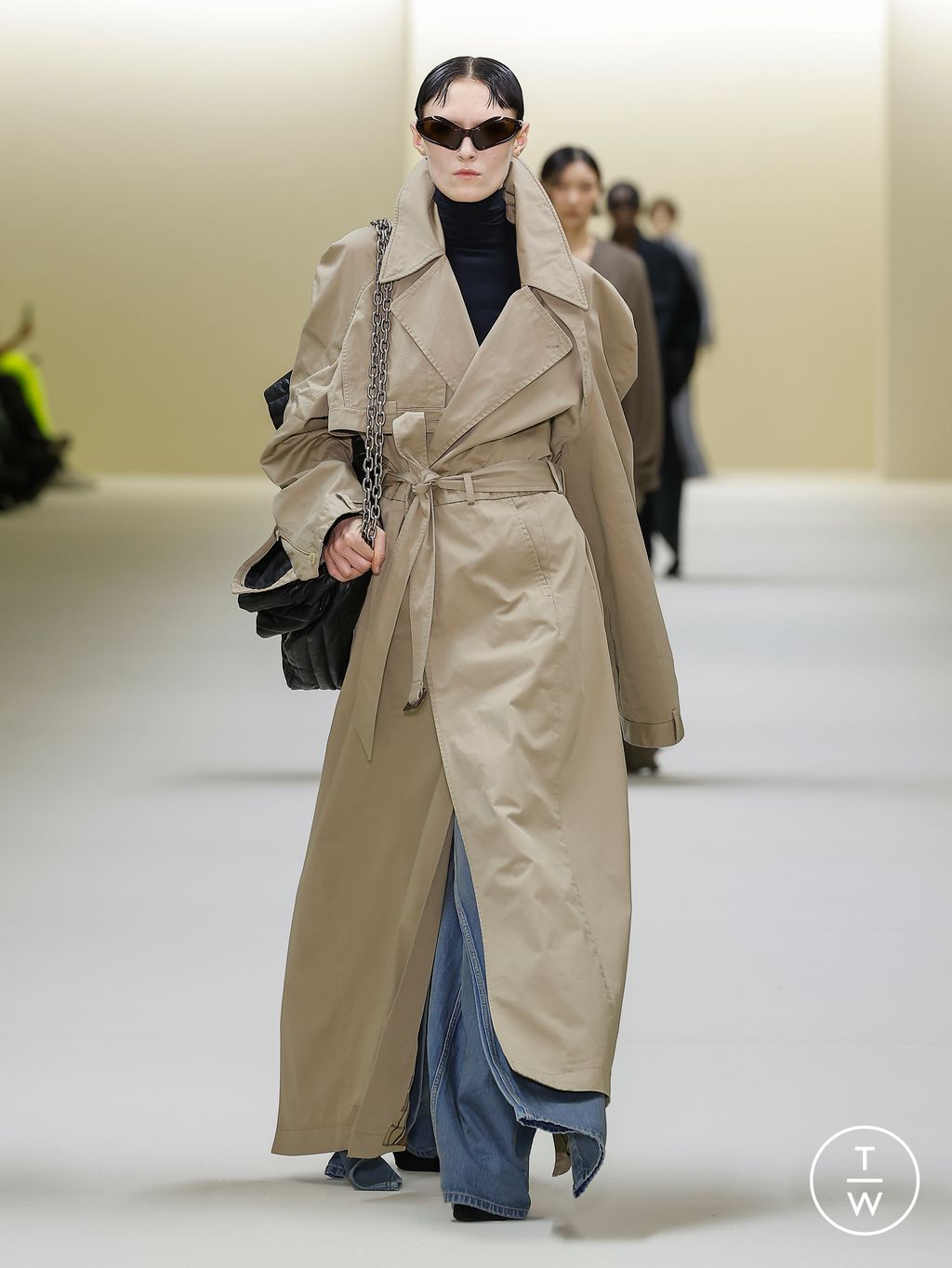 Fashion Week Paris Fall/Winter 2023 look 18 de la collection Balenciaga womenswear