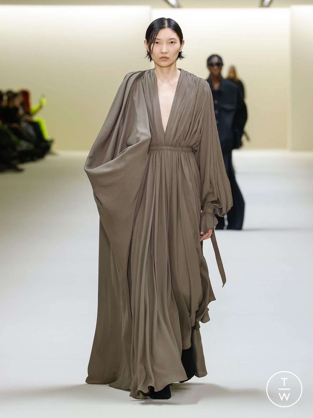 Fashion Week Paris Fall/Winter 2023 look 19 from the Balenciaga collection womenswear