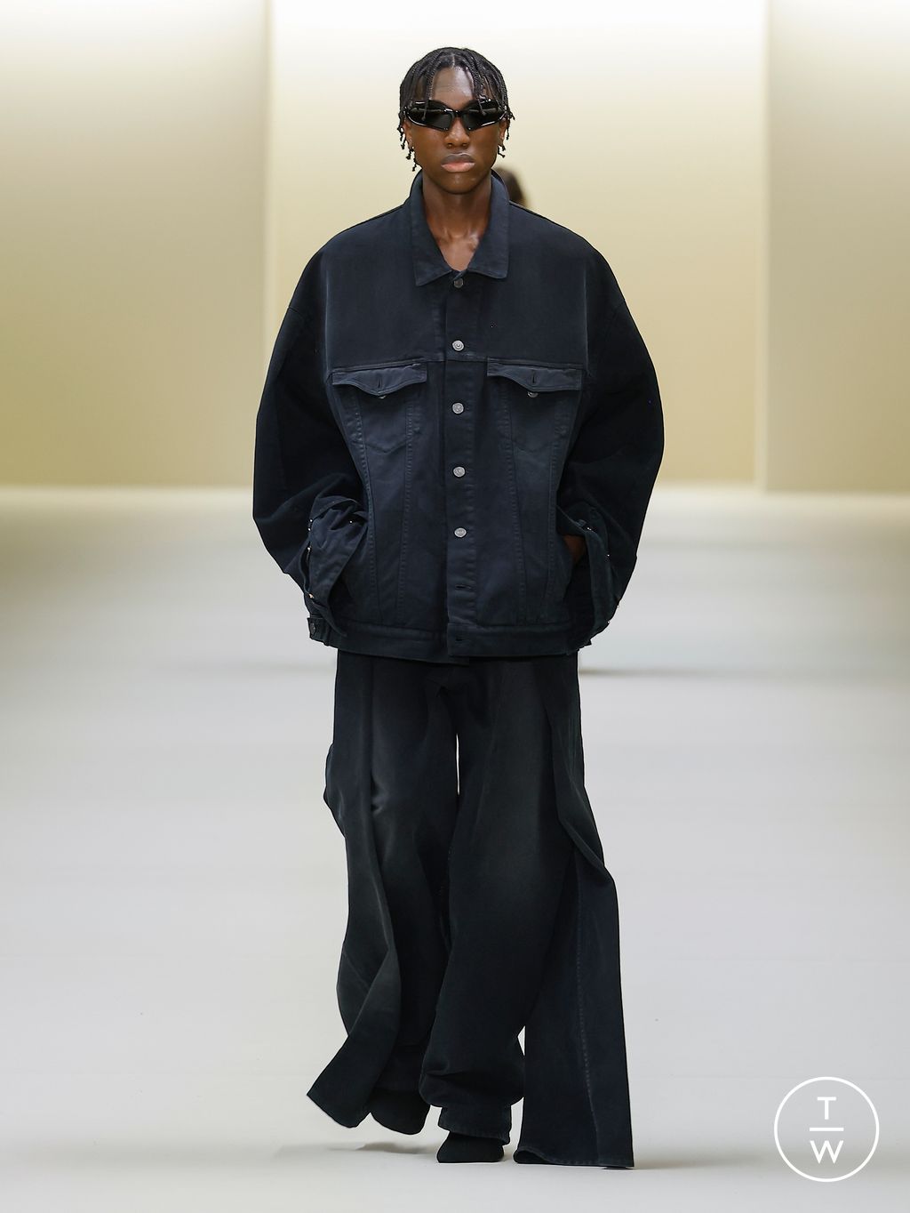 Fashion Week Paris Fall/Winter 2023 look 20 from the Balenciaga collection 女装