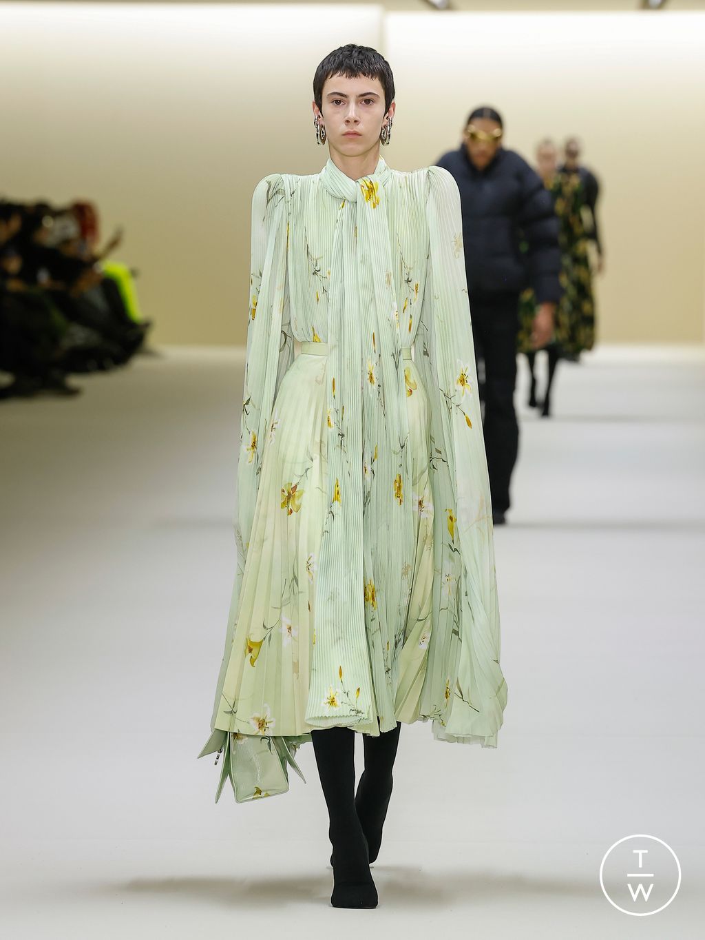 Fashion Week Paris Fall/Winter 2023 look 27 from the Balenciaga collection womenswear