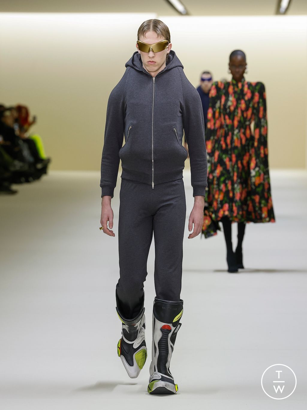 Fashion Week Paris Fall/Winter 2023 look 32 from the Balenciaga collection 女装
