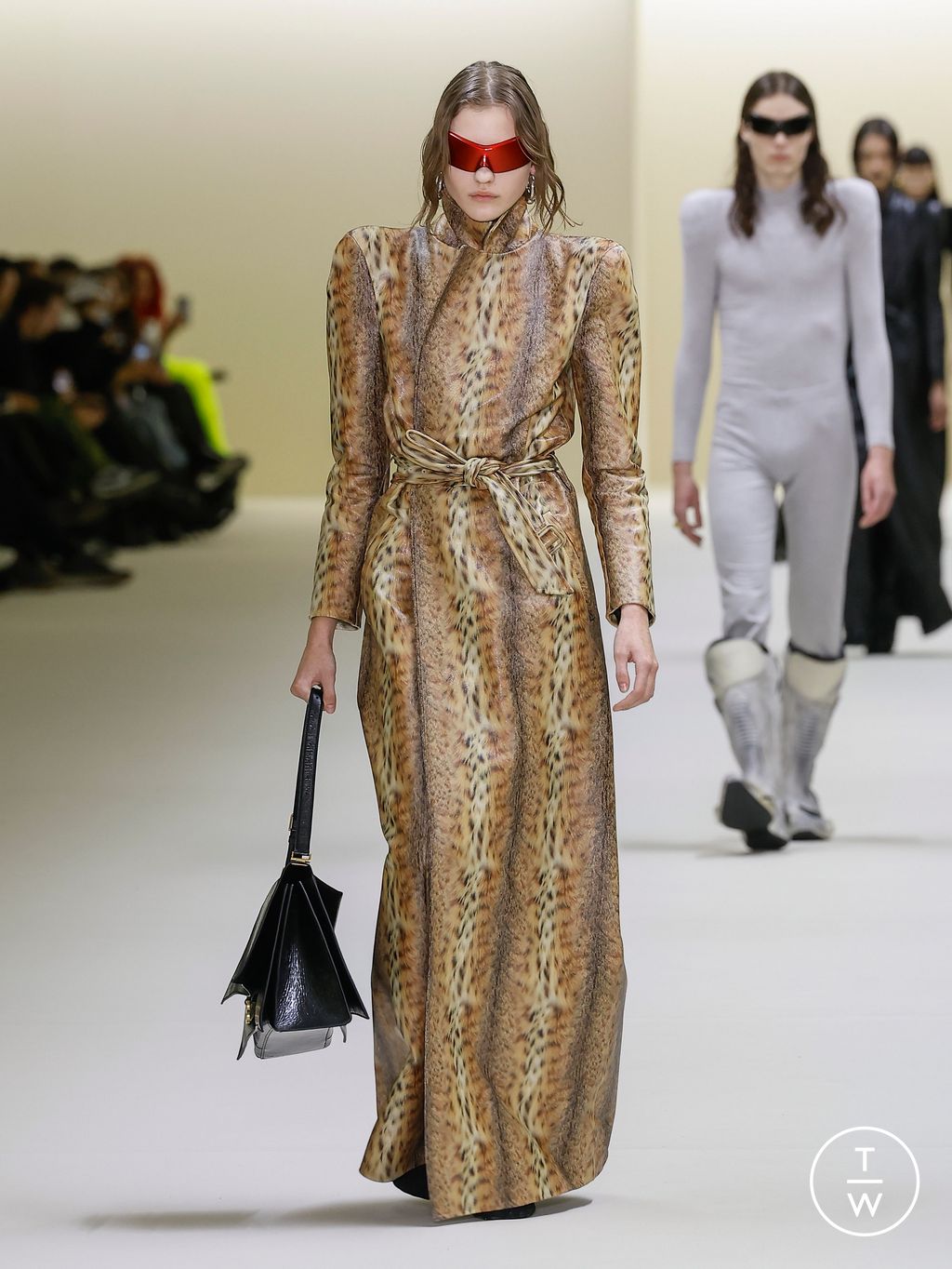 Fashion Week Paris Fall/Winter 2023 look 45 from the Balenciaga collection 女装