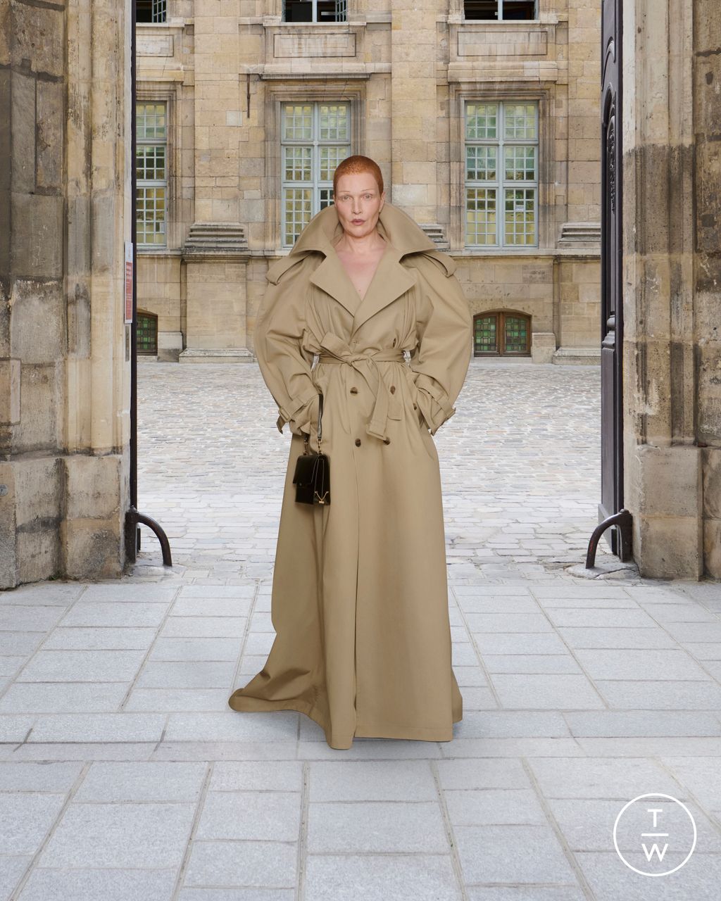 Fashion Week Paris Fall/Winter 2025 look 12 de la collection Balenciaga couture