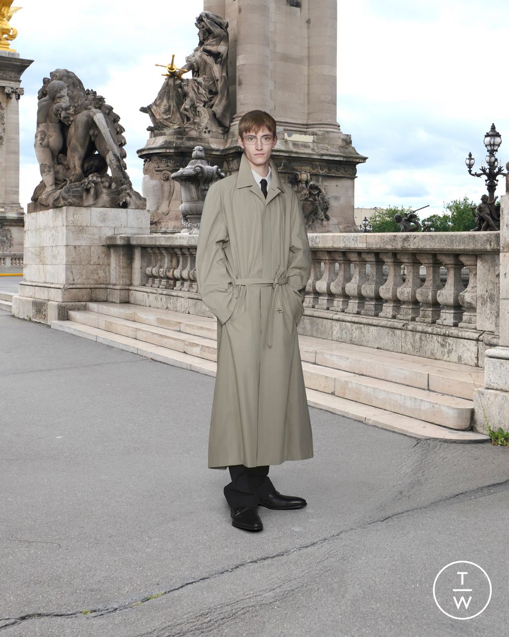 Fashion Week Paris Fall/Winter 2025 look 19 from the Balenciaga collection couture