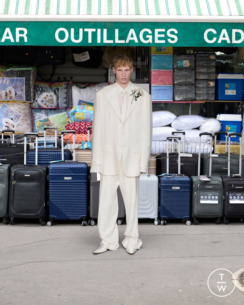 Fashion Week Paris Fall/Winter 2025 look 26 from the Balenciaga collection couture