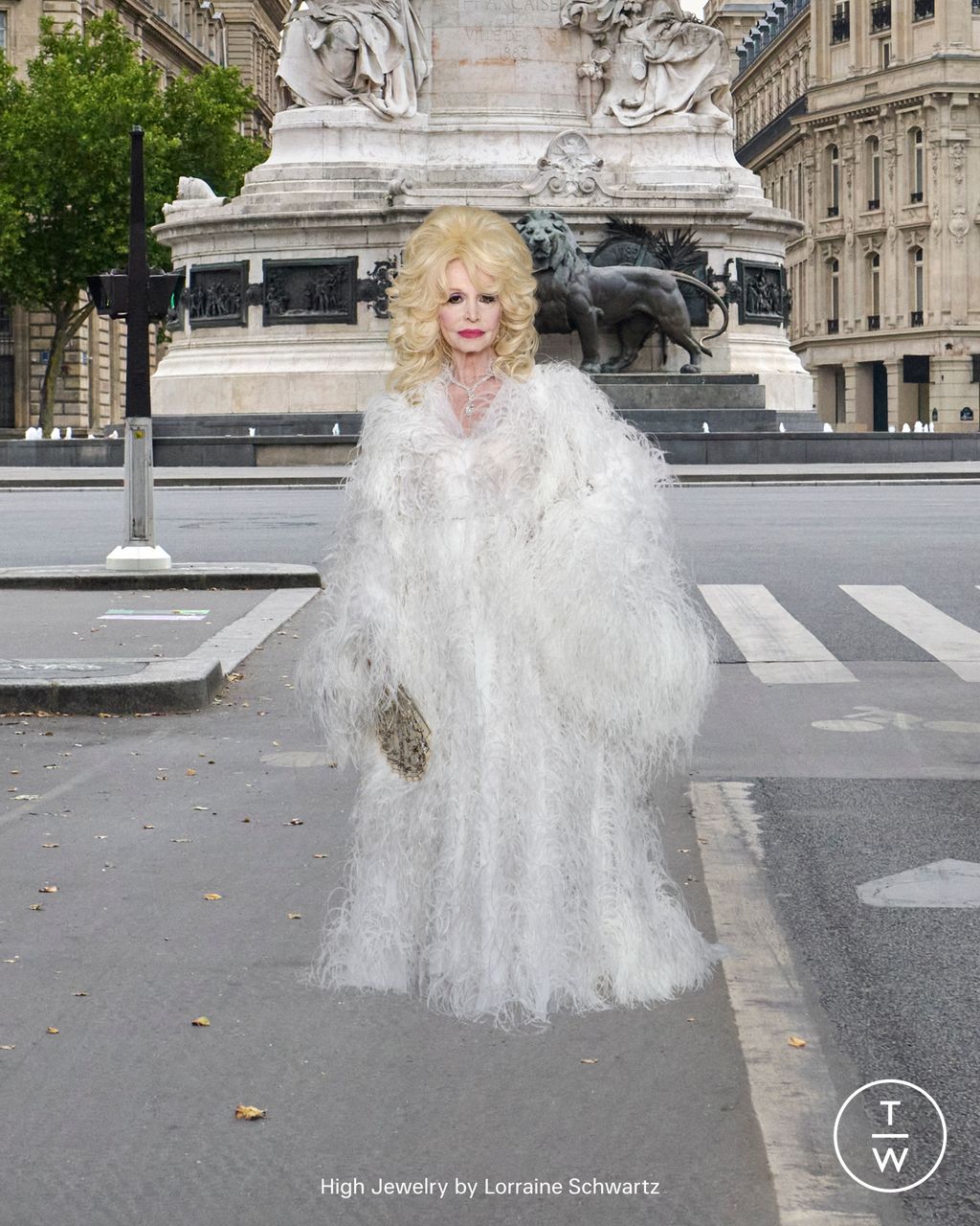 Fashion Week Paris Fall/Winter 2025 look 33 from the Balenciaga collection couture