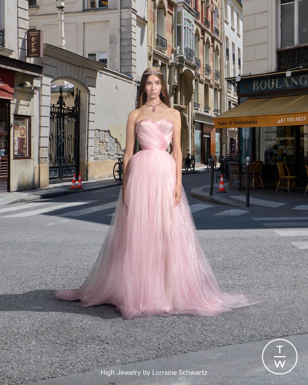 Fashion Week Paris Fall/Winter 2025 look 34 de la collection Balenciaga couture