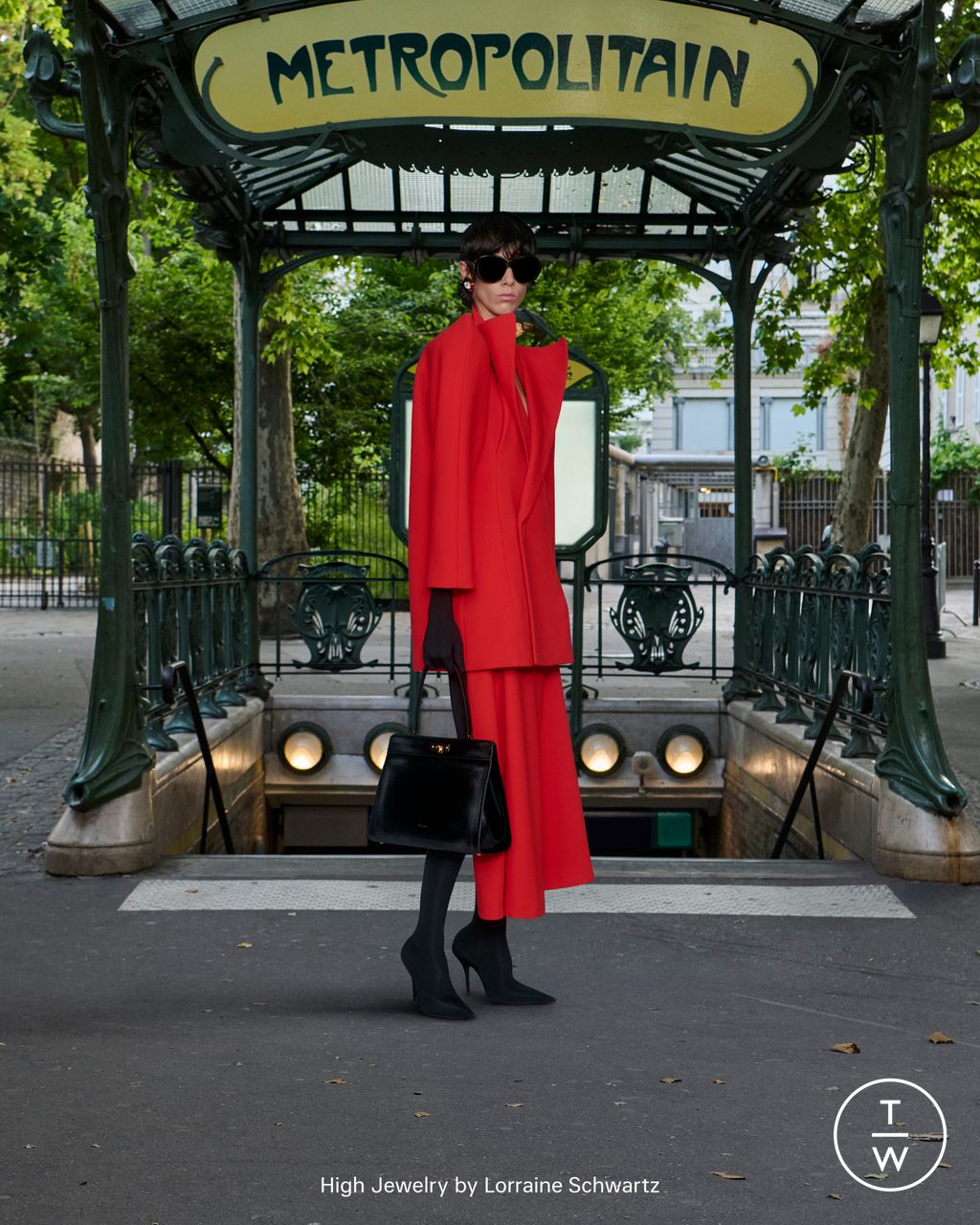 Fashion Week Paris Fall/Winter 2025 look 4 from the Balenciaga collection couture