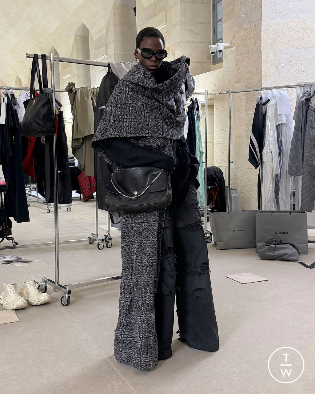 Fashion Week Paris Pre-Fall 2025 look 15 from the Balenciaga collection womenswear