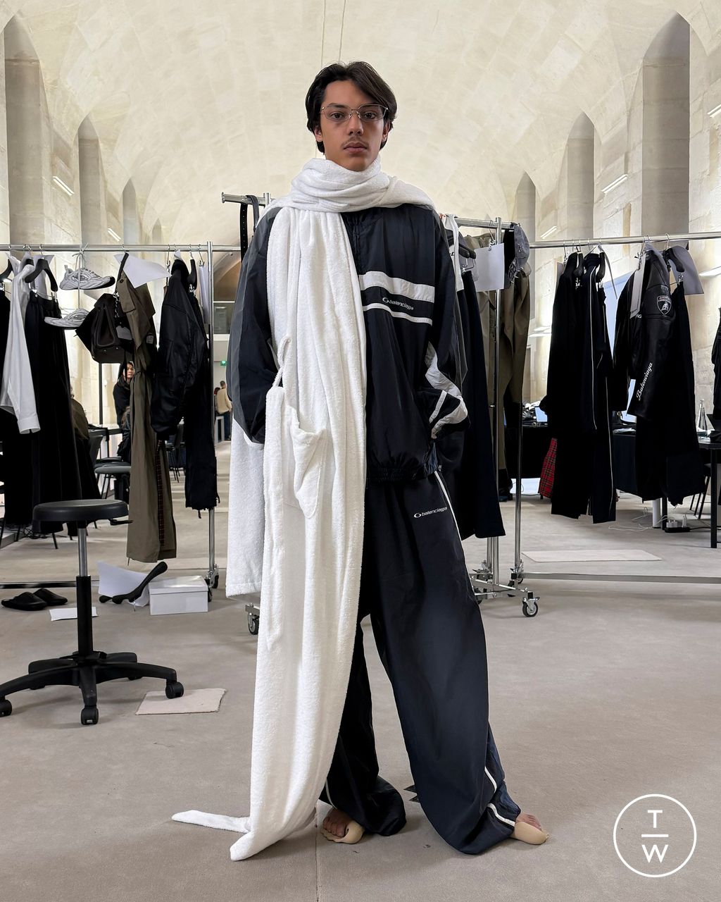 Fashion Week Paris Pre-Fall 2025 look 16 de la collection Balenciaga womenswear