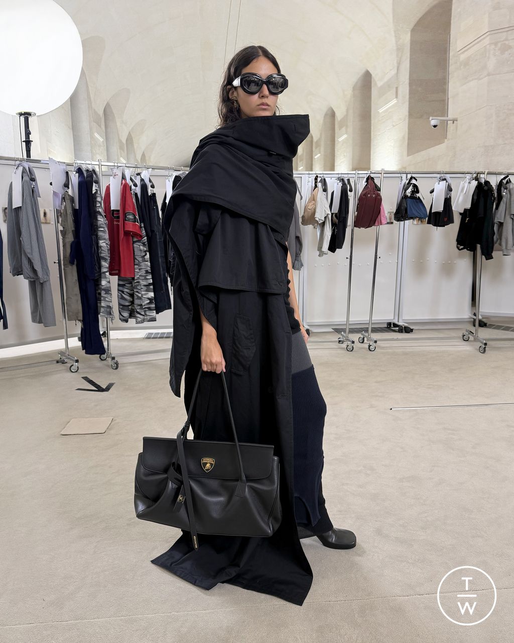 Fashion Week Paris Pre-Fall 2025 look 17 from the Balenciaga collection womenswear
