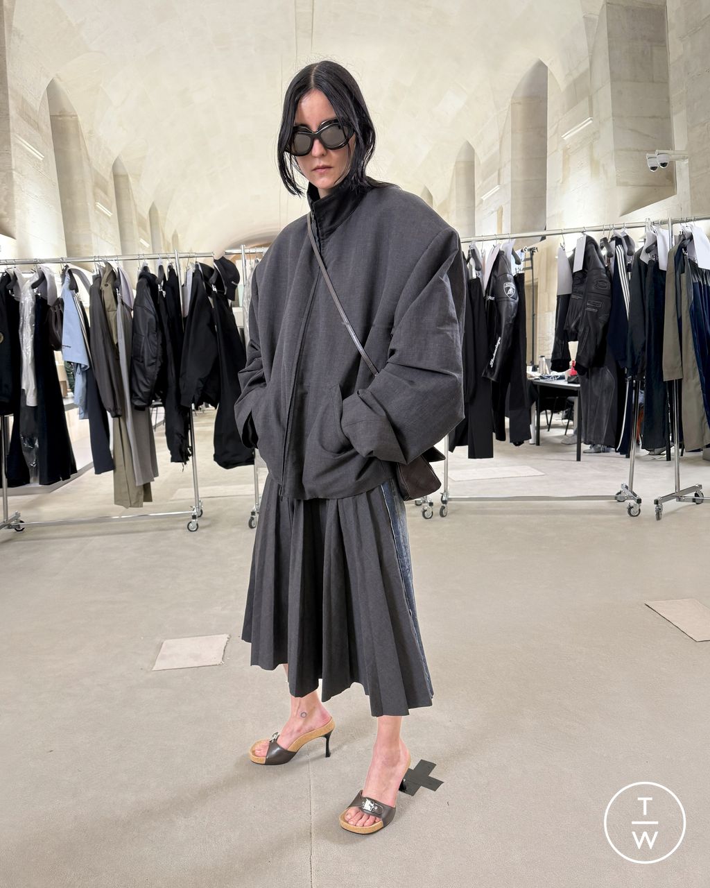 Fashion Week Paris Pre-Fall 2025 look 19 de la collection Balenciaga womenswear