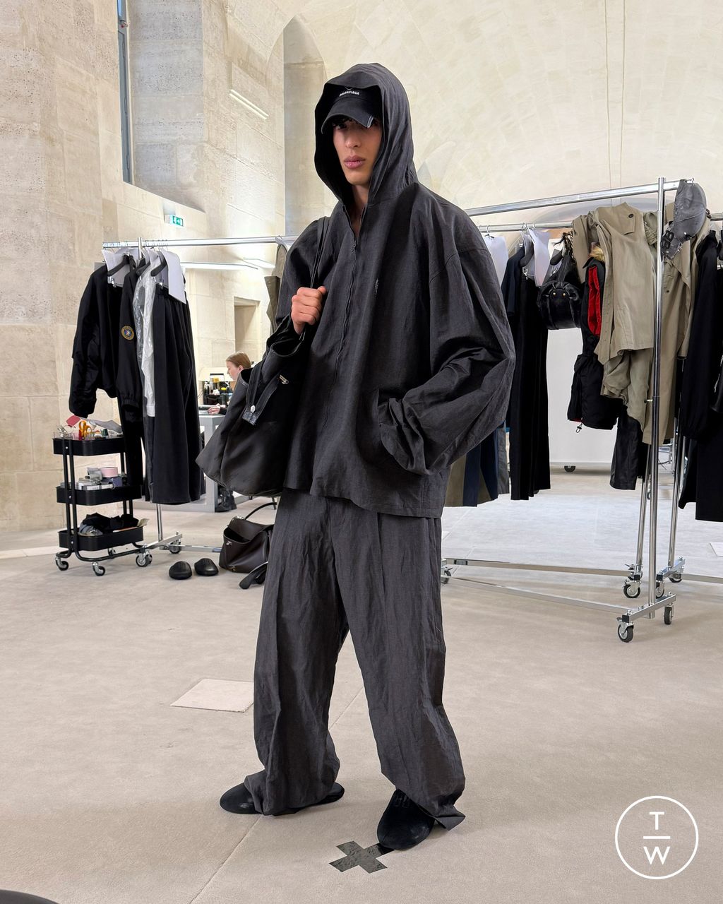 Fashion Week Paris Pre-Fall 2025 look 22 de la collection Balenciaga womenswear