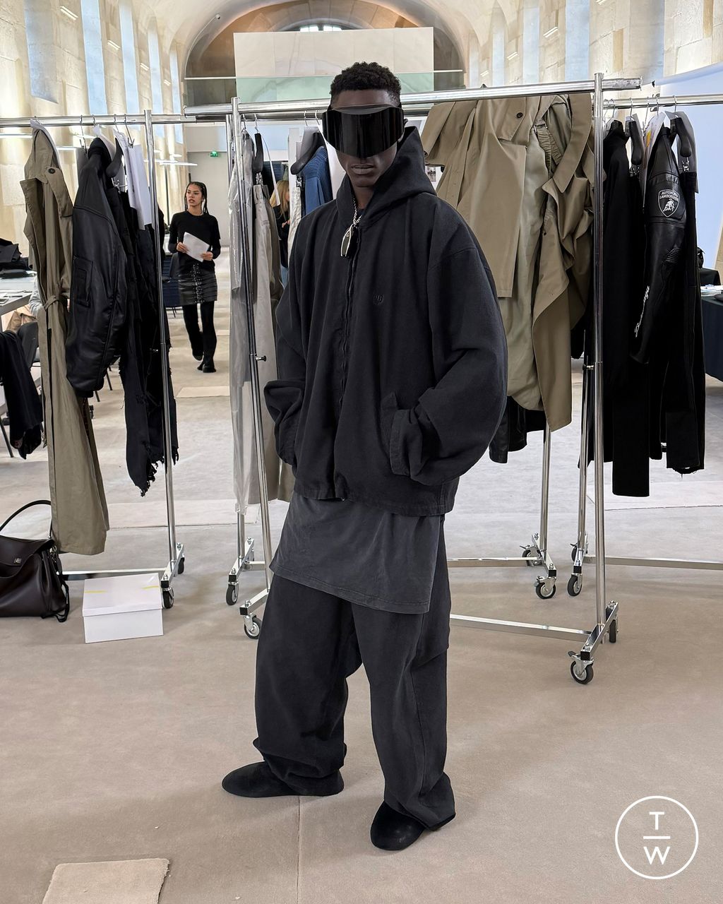 Fashion Week Paris Pre-Fall 2025 look 28 from the Balenciaga collection womenswear