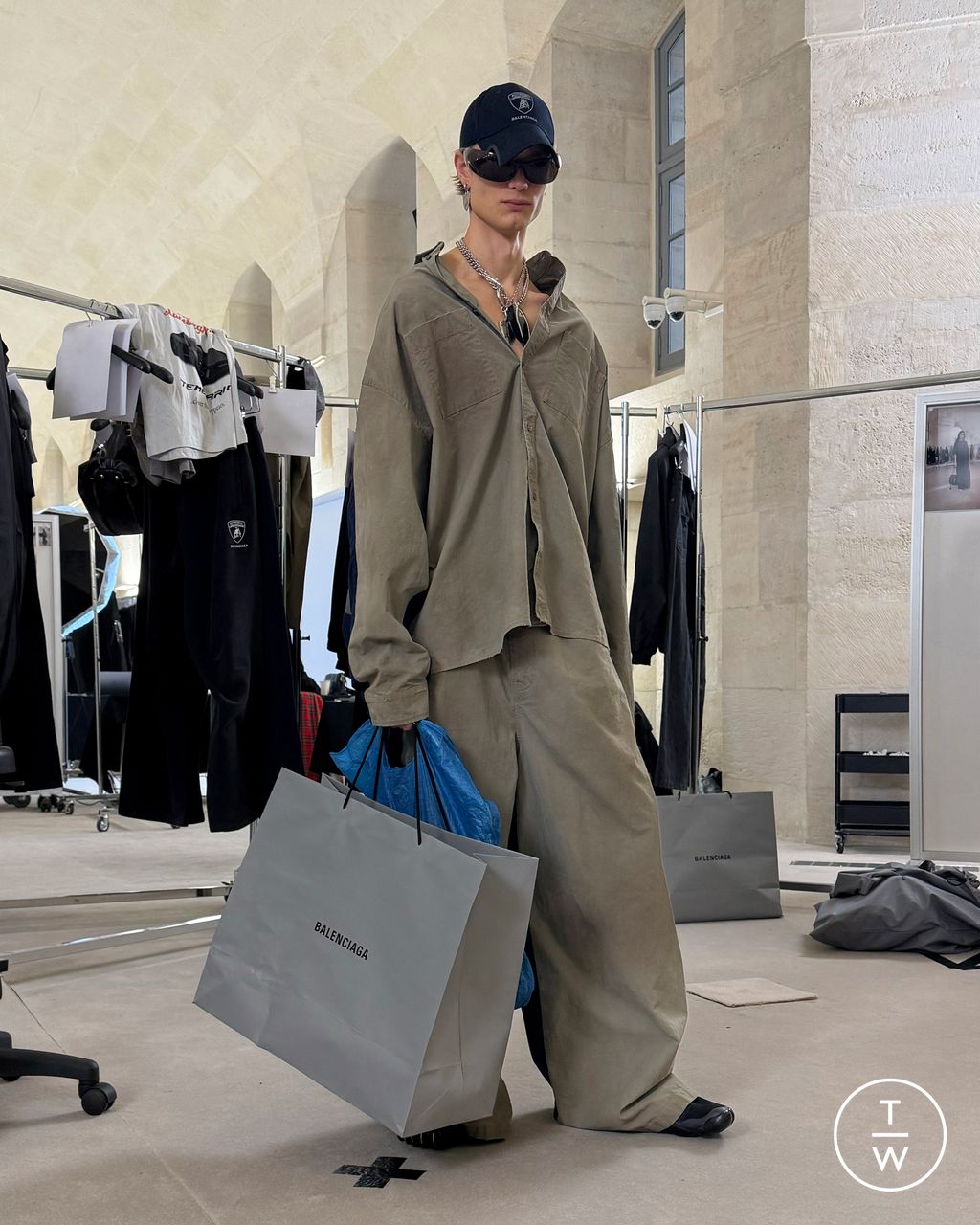 Fashion Week Paris Pre-Fall 2025 look 34 de la collection Balenciaga womenswear