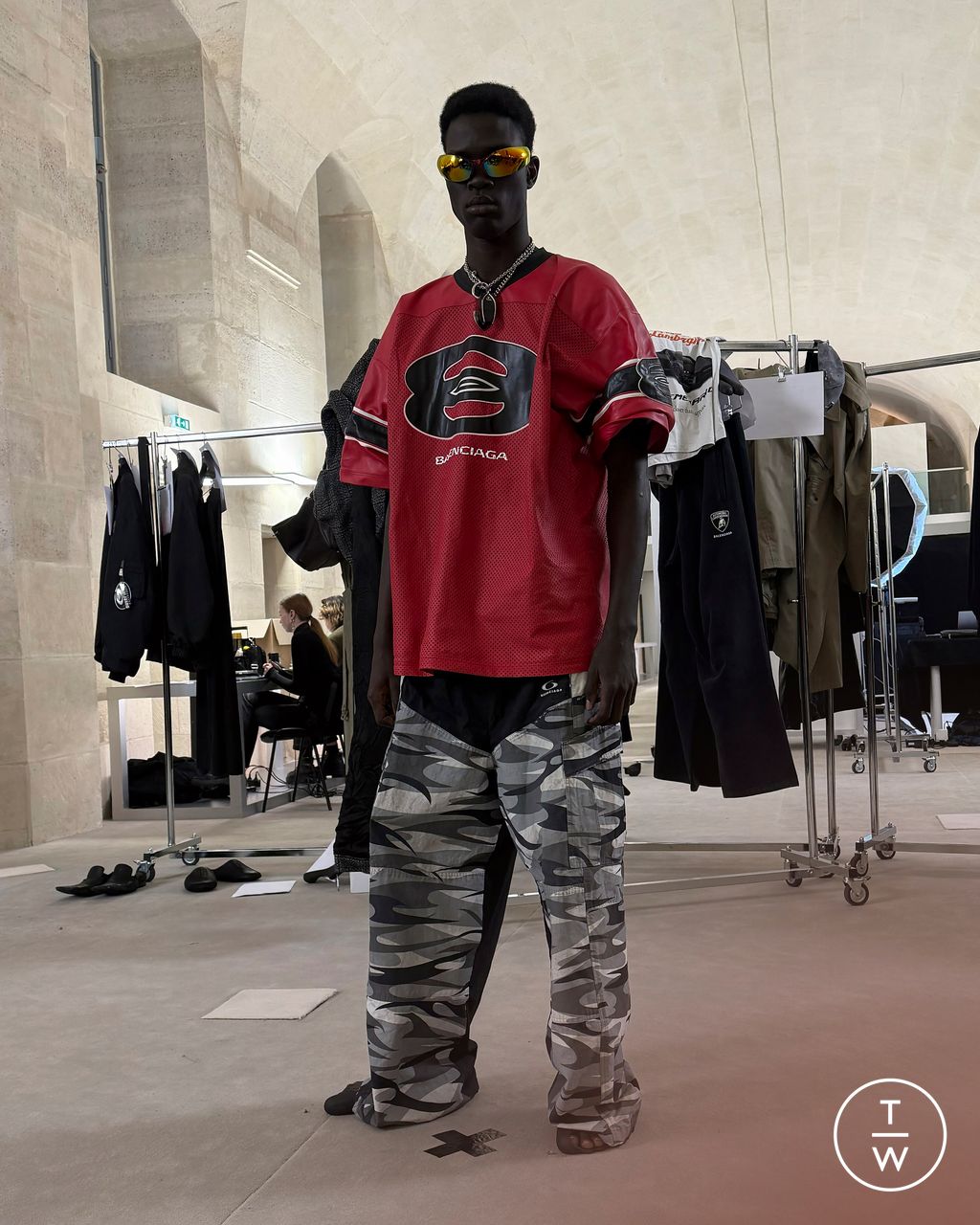 Fashion Week Paris Pre-Fall 2025 look 37 de la collection Balenciaga womenswear