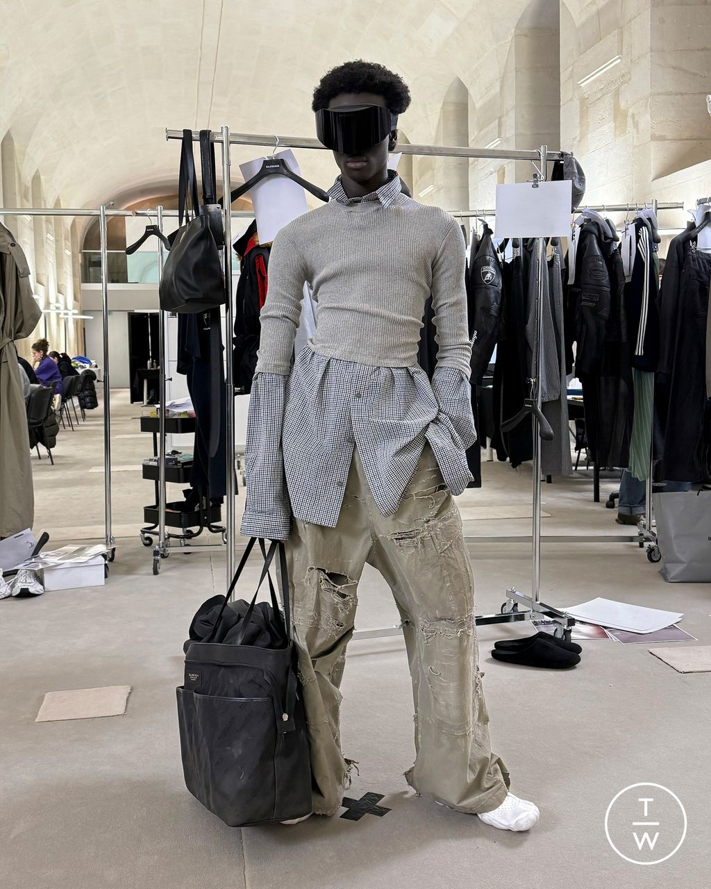 Fashion Week Paris Pre-Fall 2025 look 41 de la collection Balenciaga womenswear
