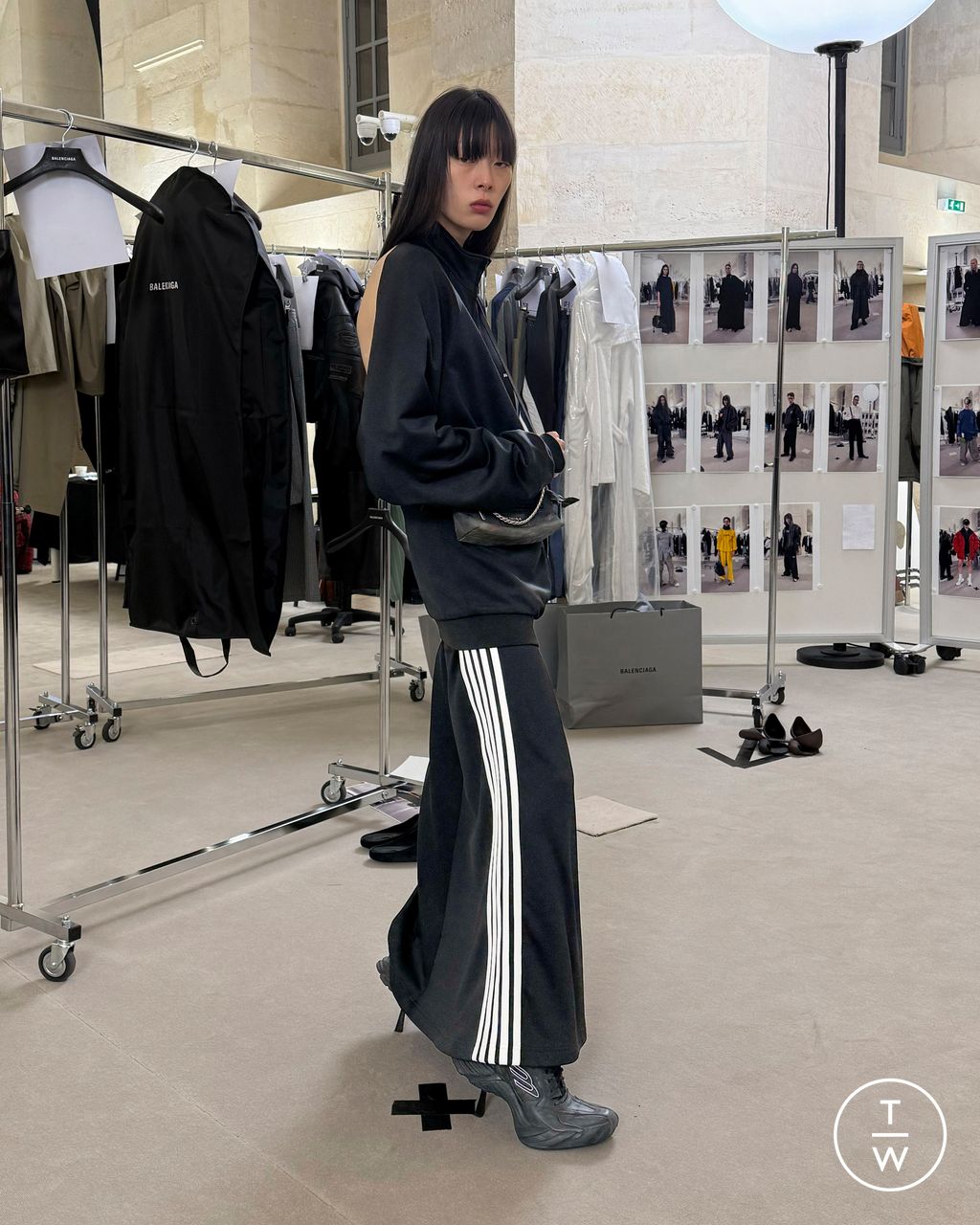 Fashion Week Paris Pre-Fall 2025 look 44 de la collection Balenciaga womenswear
