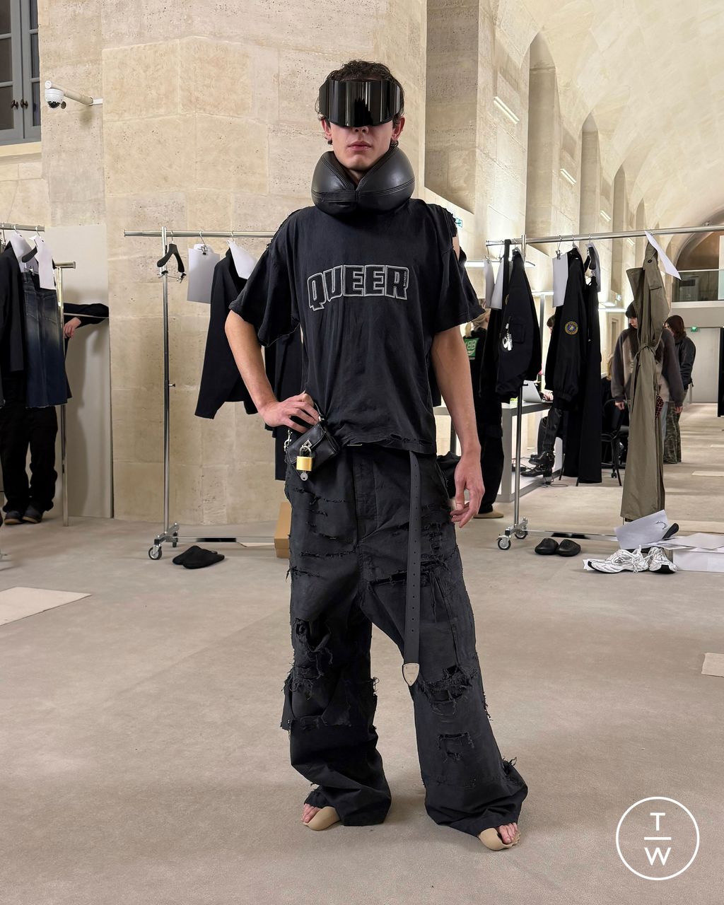 Fashion Week Paris Pre-Fall 2025 look 45 from the Balenciaga collection womenswear