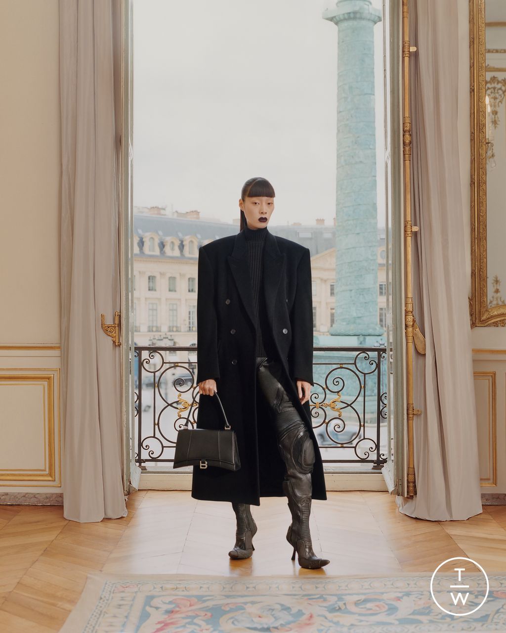 Fashion Week Paris Resort 2024 look 11 de la collection Balenciaga womenswear