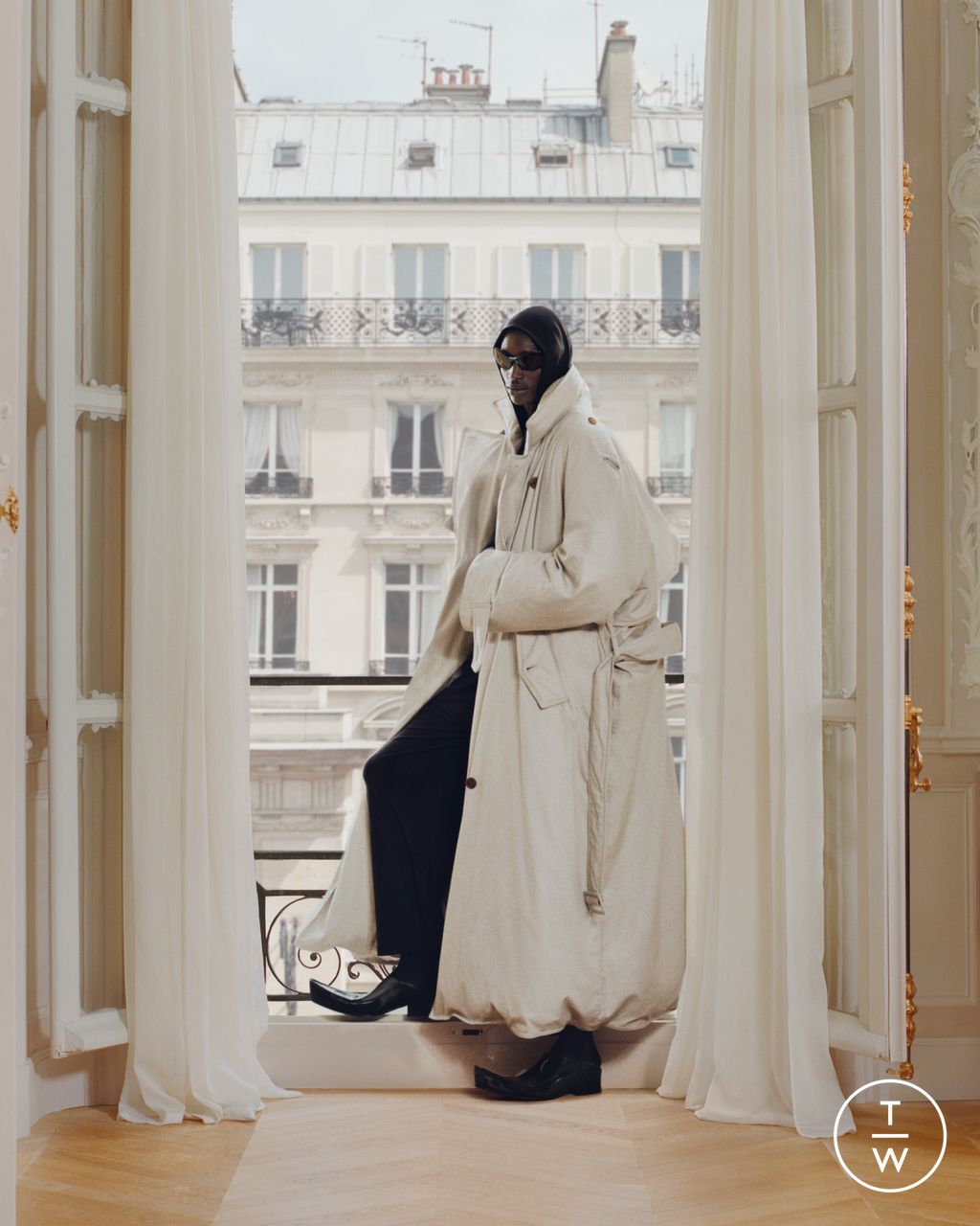 Fashion Week Paris Resort 2024 look 12 de la collection Balenciaga womenswear
