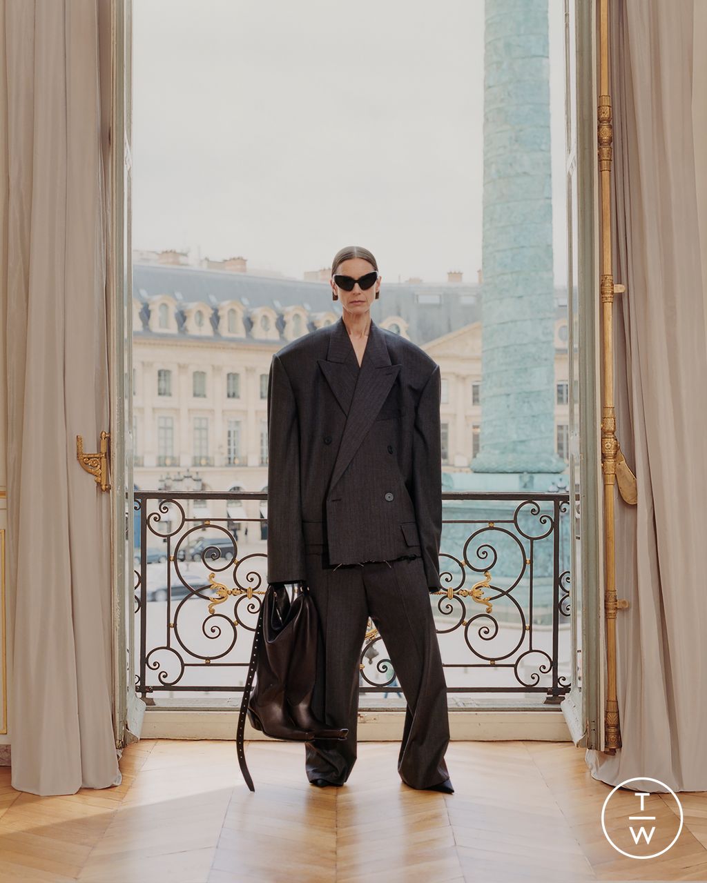 Fashion Week Paris Resort 2024 look 14 de la collection Balenciaga womenswear