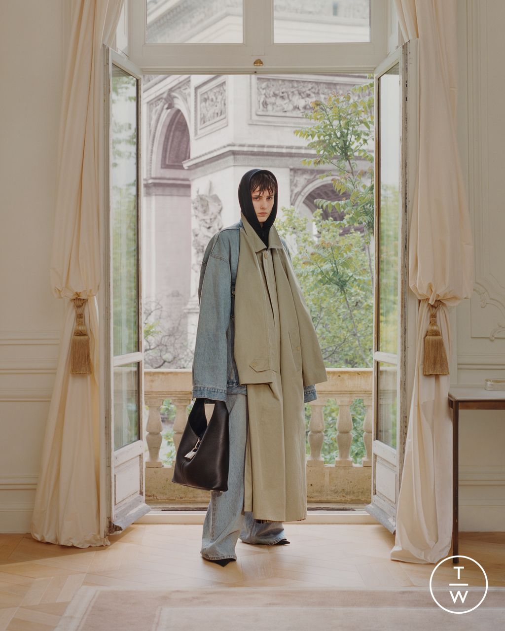 Fashion Week Paris Resort 2024 look 21 from the Balenciaga collection womenswear