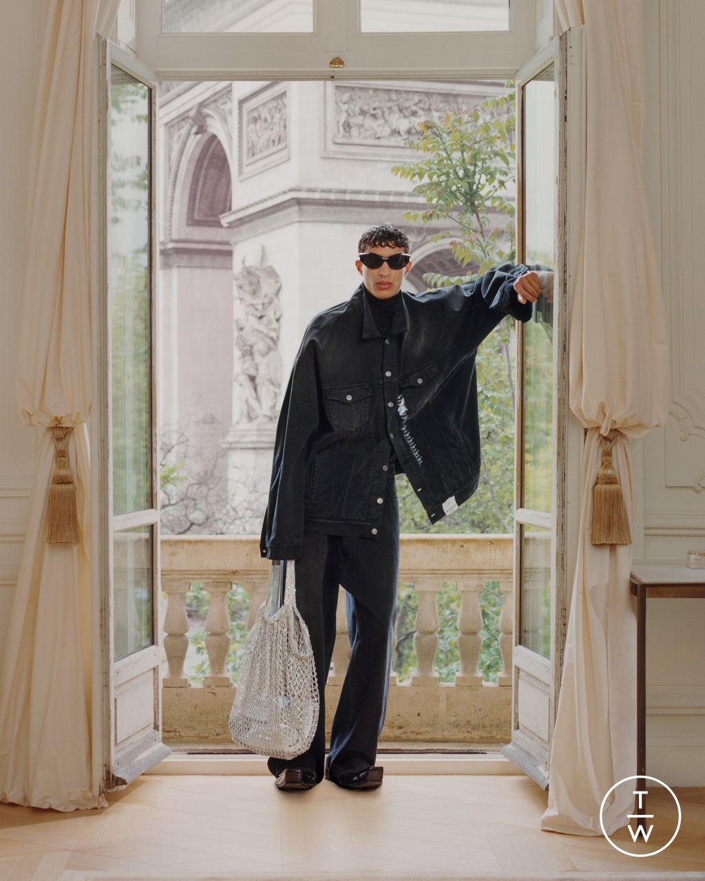 Fashion Week Paris Resort 2024 look 23 de la collection Balenciaga womenswear