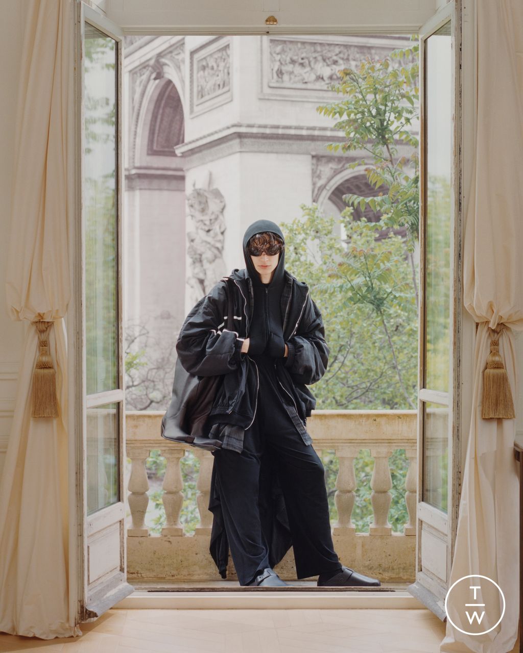 Fashion Week Paris Resort 2024 look 27 de la collection Balenciaga womenswear