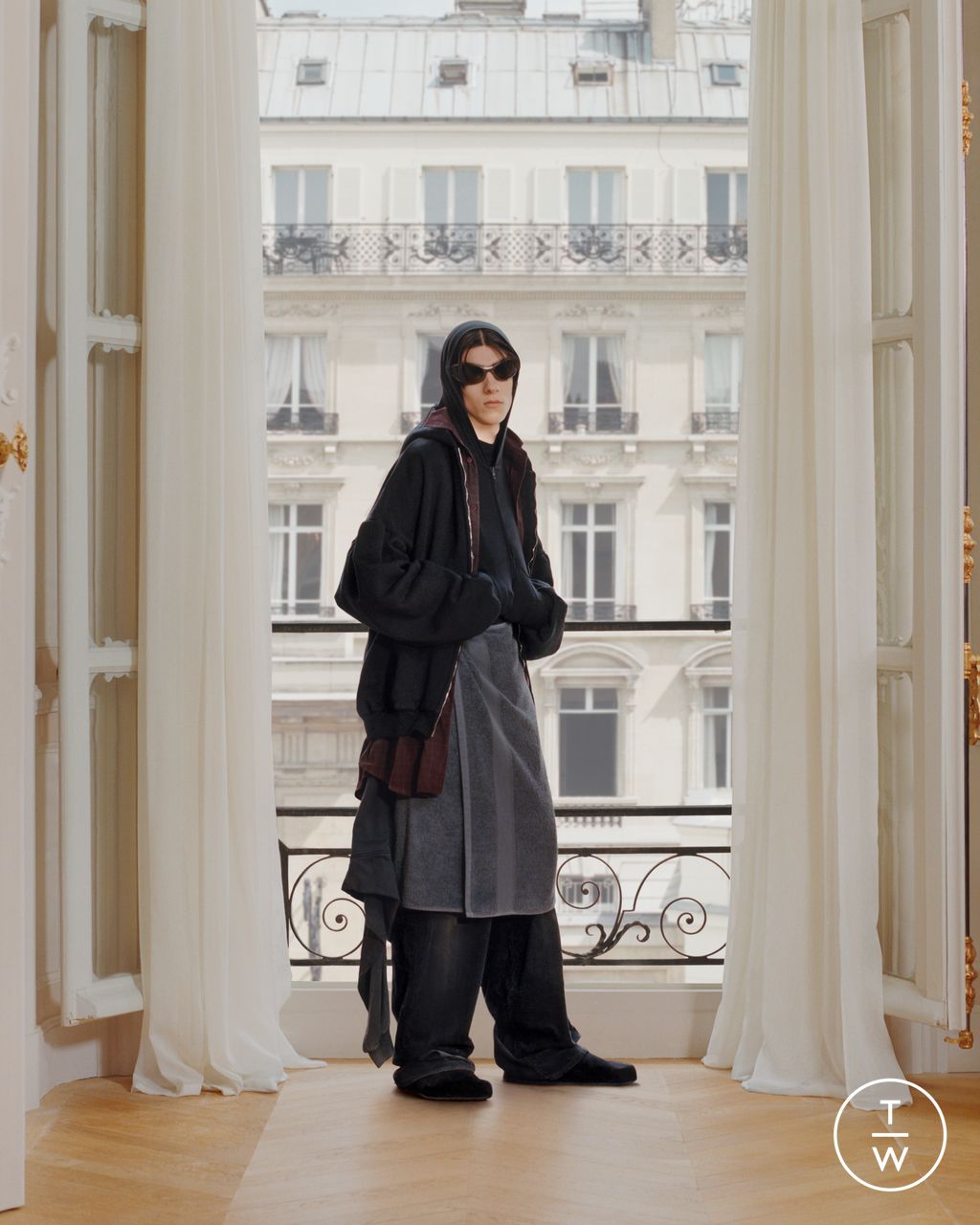 Fashion Week Paris Resort 2024 look 29 de la collection Balenciaga womenswear