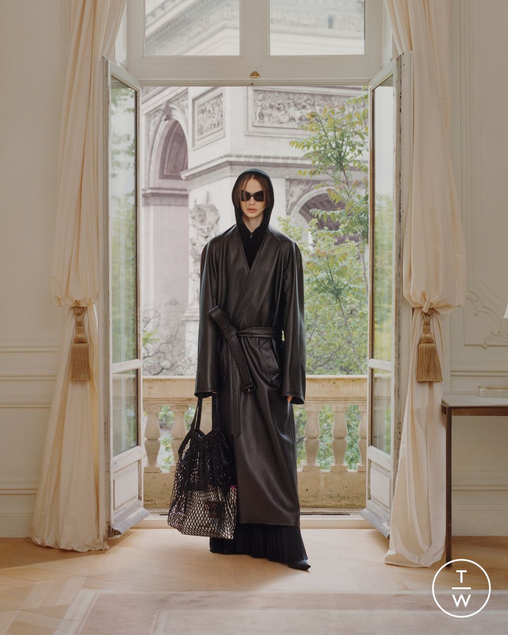Fashion Week Paris Resort 2024 look 3 de la collection Balenciaga womenswear