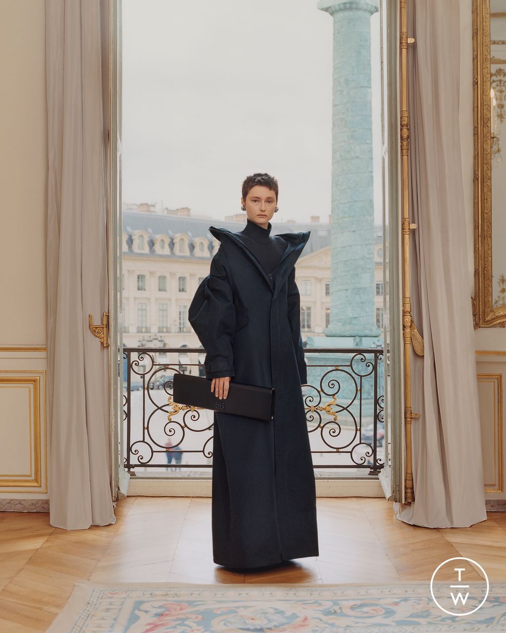 Fashion Week Paris Resort 2024 look 35 de la collection Balenciaga womenswear