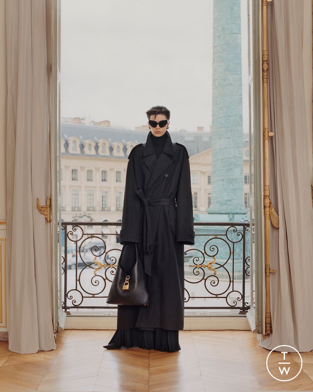 Fashion Week Paris Resort 2024 look 5 de la collection Balenciaga womenswear
