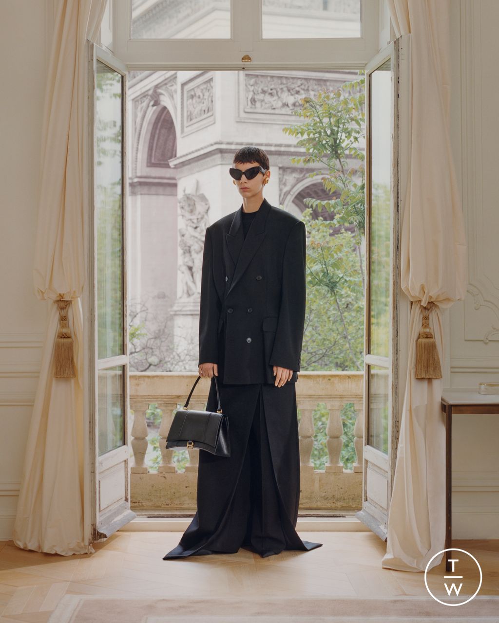 Fashion Week Paris Resort 2024 look 7 de la collection Balenciaga womenswear