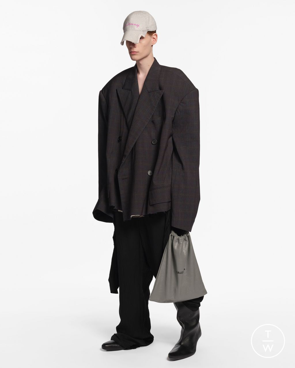 Fashion Week Paris Resort 2026 look 26 de la collection Balenciaga womenswear