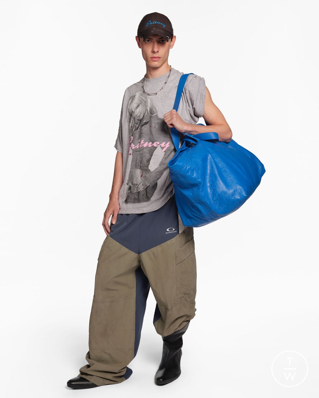 Fashion Week Paris Resort 2026 look 32 from the Balenciaga collection 女装