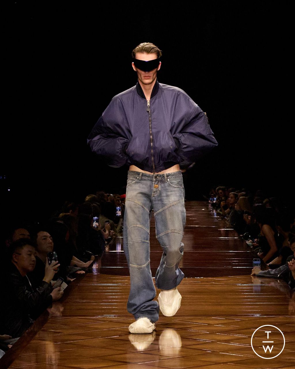 Fashion Week Paris Spring-Summer 2025 look 16 from the Balenciaga collection womenswear