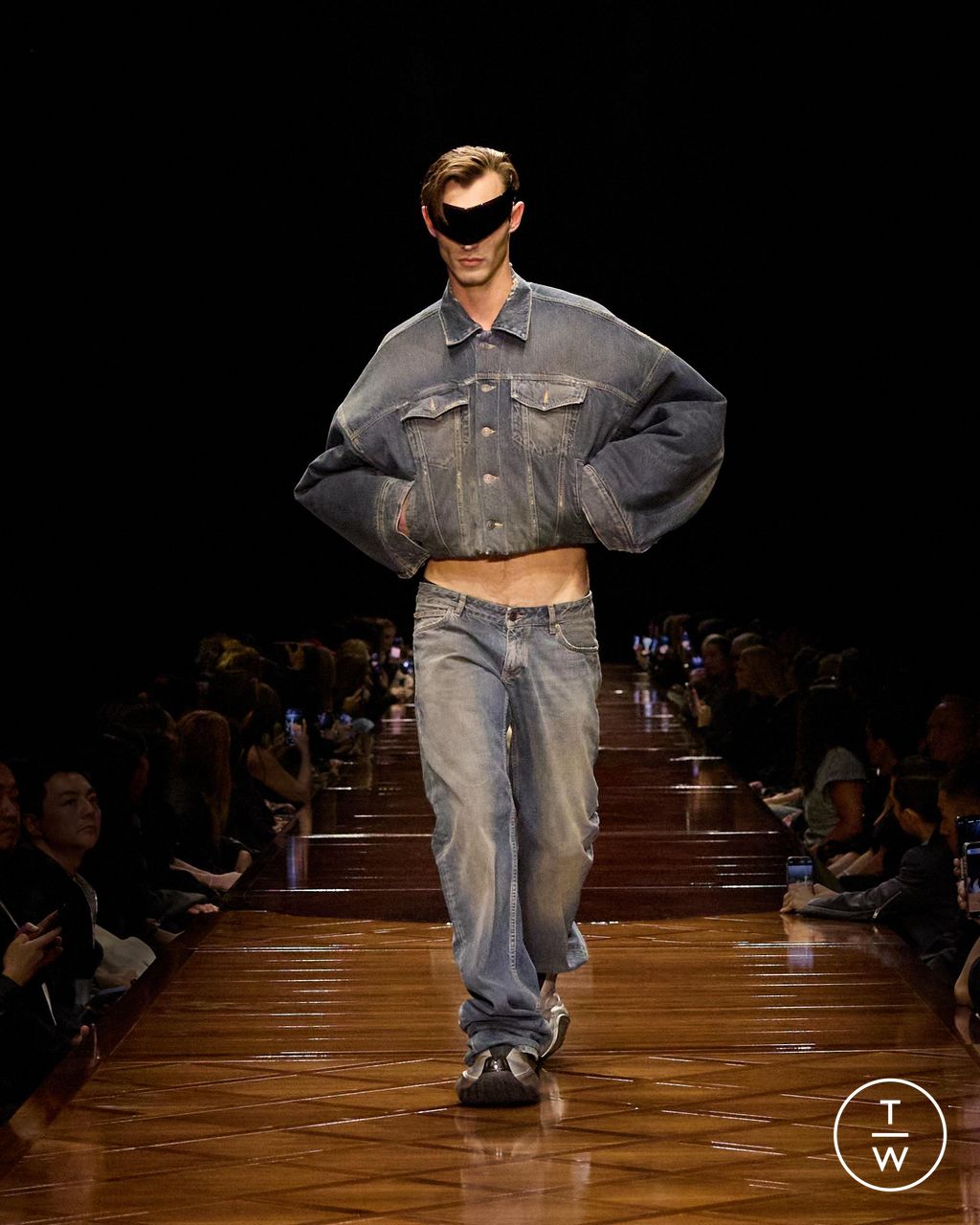 Fashion Week Paris Spring-Summer 2025 look 24 from the Balenciaga collection womenswear