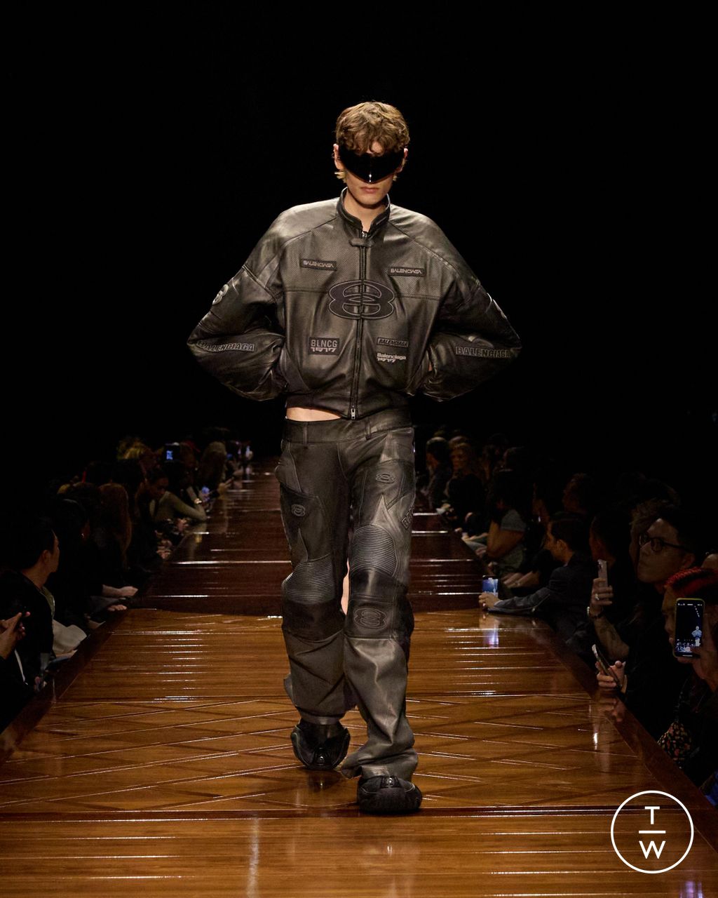 Fashion Week Paris Spring/Summer 2025 look 27 from the Balenciaga collection womenswear