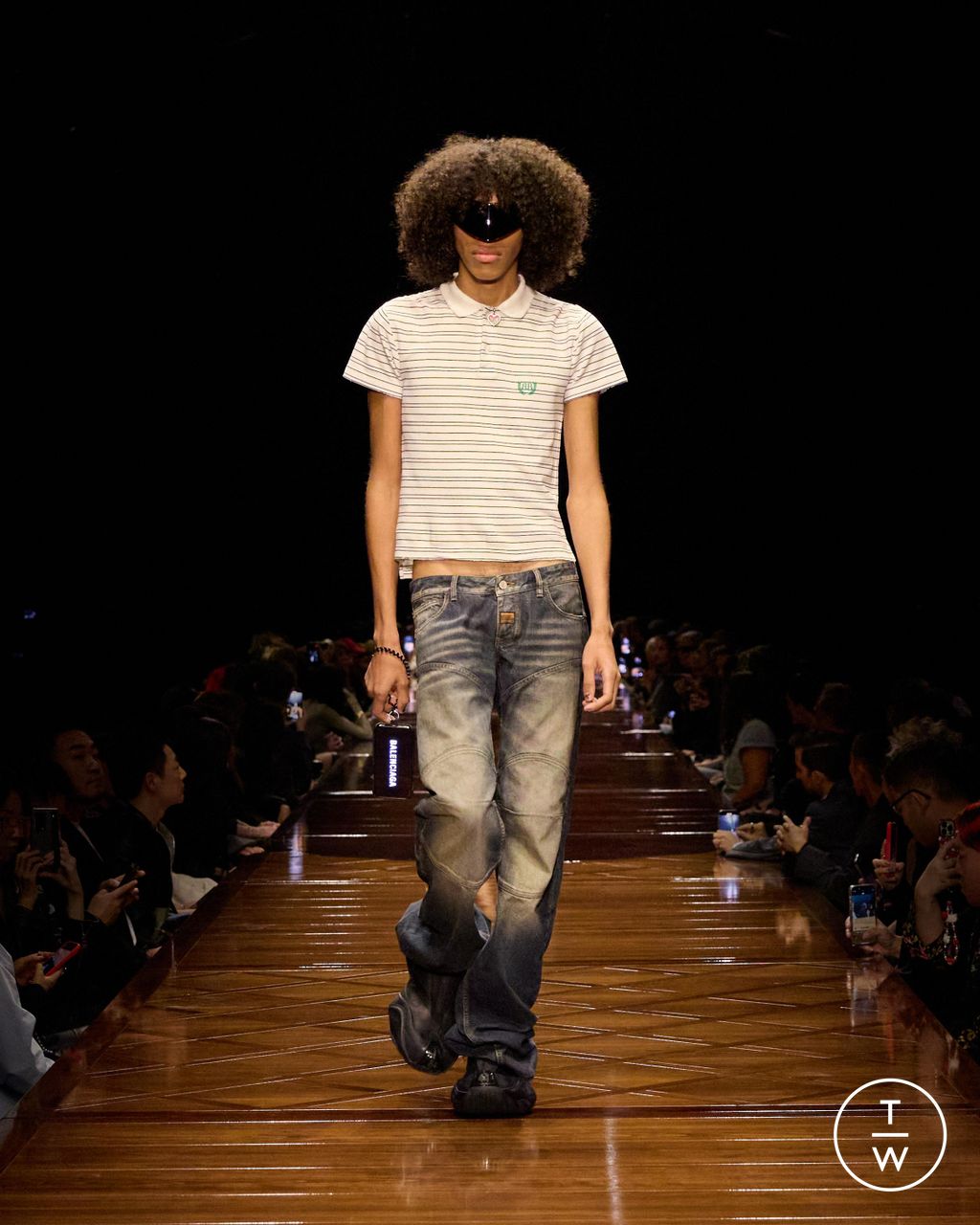 Fashion Week Paris Spring-Summer 2025 look 33 from the Balenciaga collection womenswear