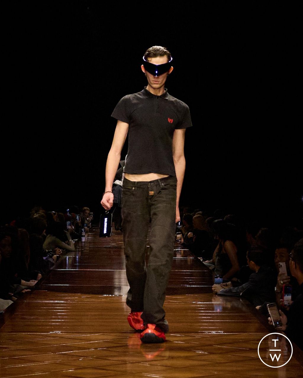 Fashion Week Paris Spring/Summer 2025 look 34 from the Balenciaga collection 女装