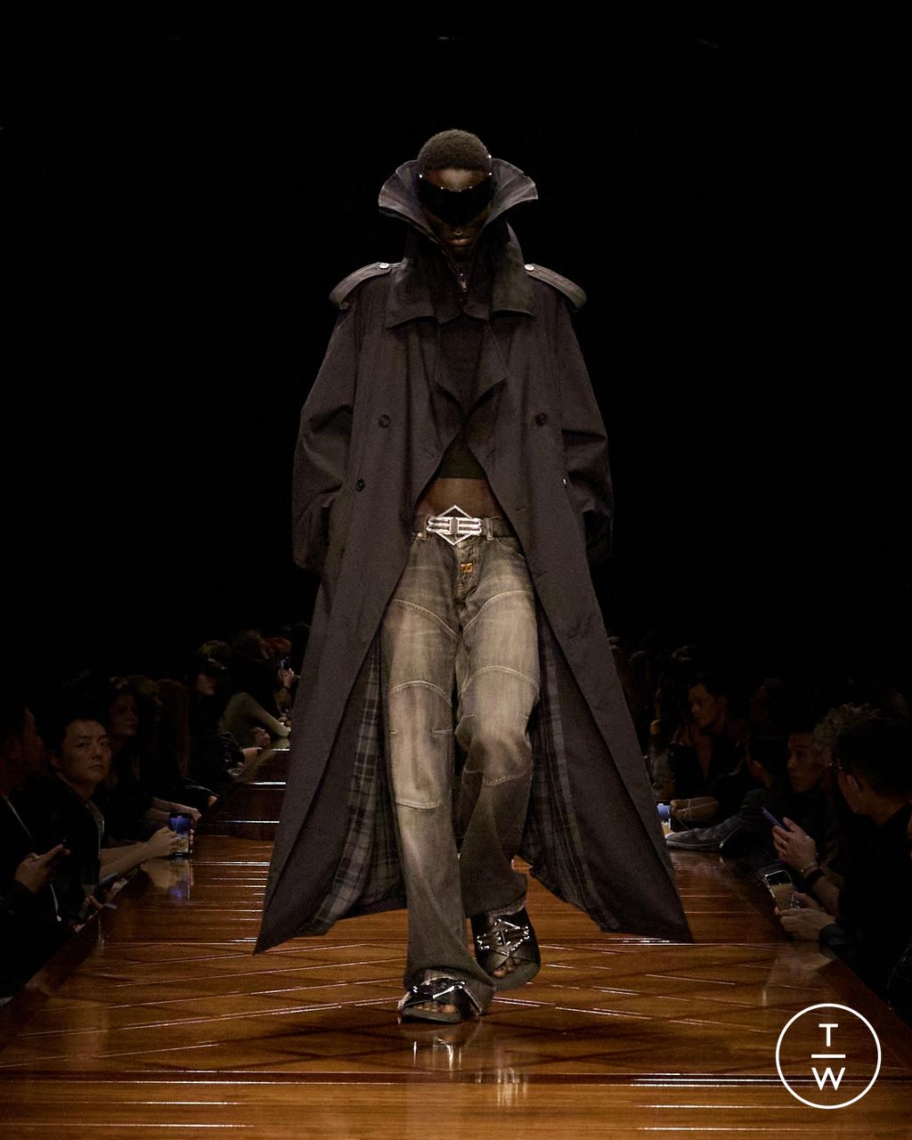 Fashion Week Paris Spring/Summer 2025 look 47 from the Balenciaga collection womenswear