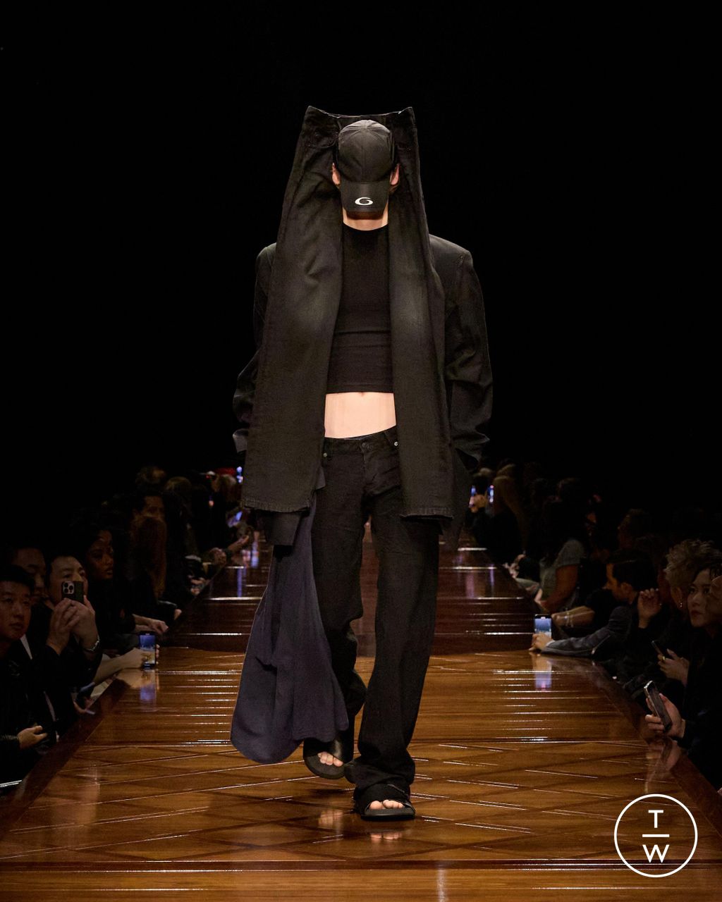 Fashion Week Paris Spring/Summer 2025 look 49 de la collection Balenciaga womenswear