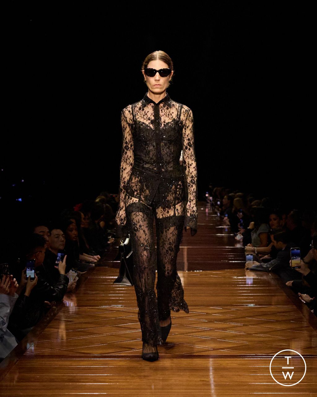 Fashion Week Paris Spring/Summer 2025 look 4 from the Balenciaga collection womenswear