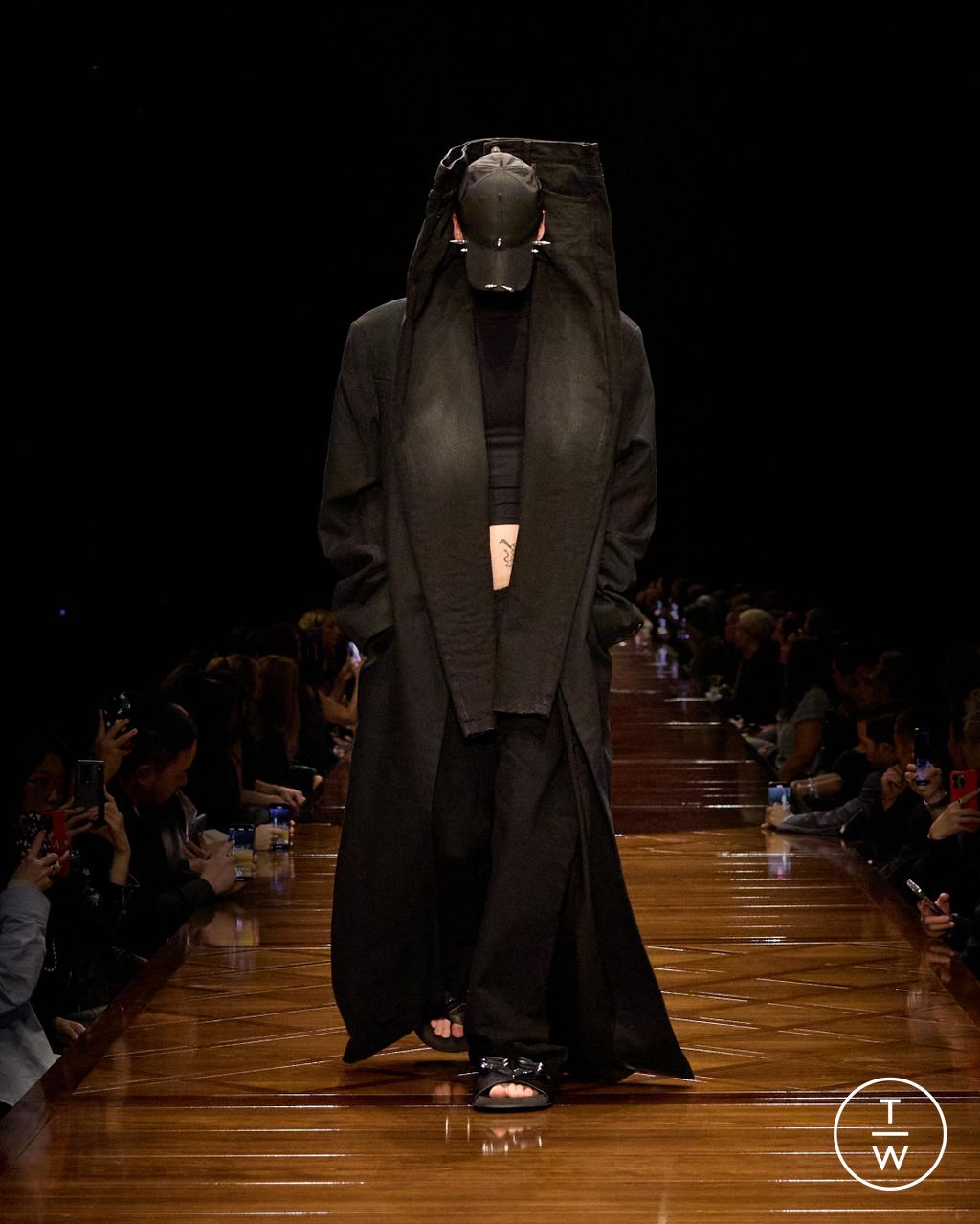 Fashion Week Paris Spring/Summer 2025 look 50 de la collection Balenciaga womenswear