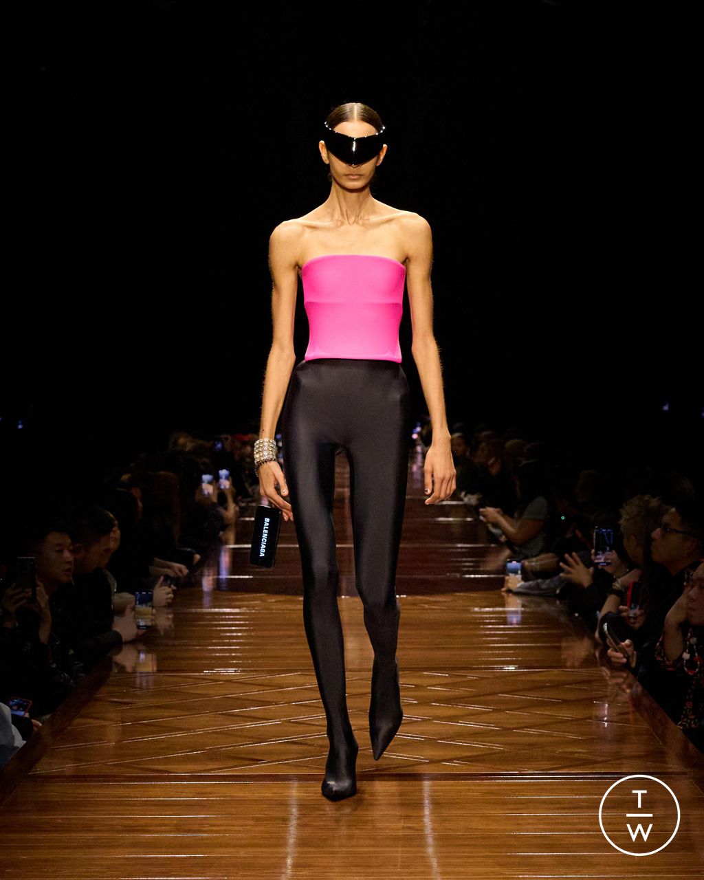 Fashion Week Paris Spring/Summer 2025 look 53 de la collection Balenciaga womenswear