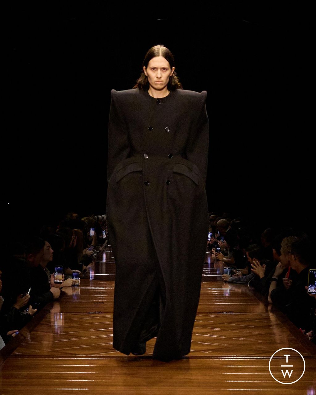 Fashion Week Paris Spring/Summer 2025 look 57 from the Balenciaga collection womenswear